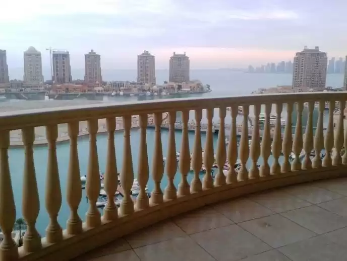 Жилой Готовая недвижимость 3 спальни С/Ж Квартира  в аренду в Аль-Садд , Доха #8226 - 1  image 